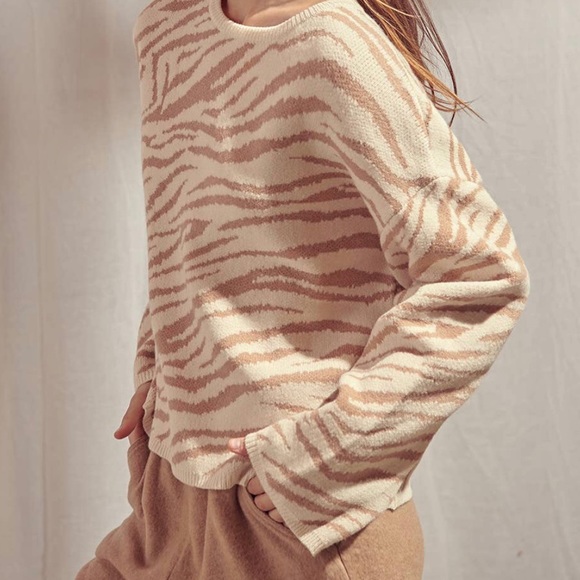 Zebra Print Sweater - Picture 6 of 9